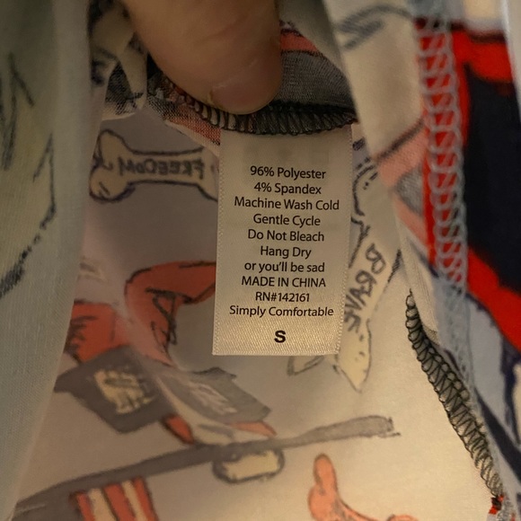 Lularoe Americana Randy Baseball Tee American flags and dogs BNWT - Picture 4 of 4